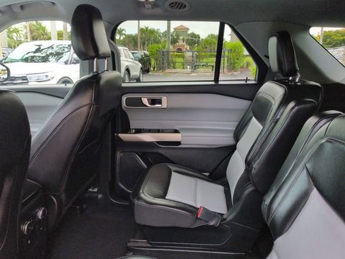 Used 2022 Ford Explorer XLT w/ Equipment Group 202A RWD image 14