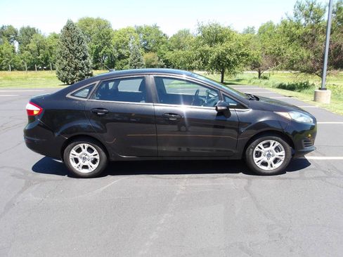 Used 2014 Ford Fiesta SE w/ Comfort Package FWD image 2