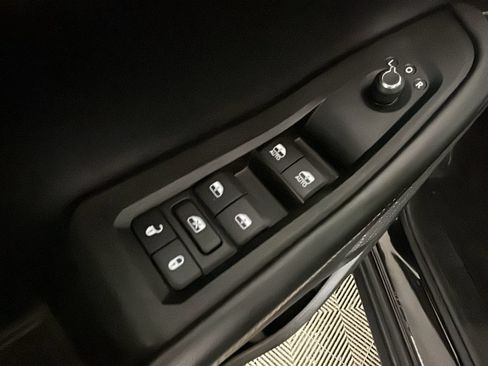 Used 2023 Jeep Grand Cherokee L Laredo AWD/4WD image 13