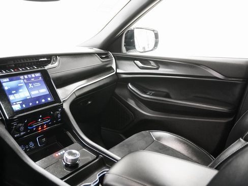 Certified 2024 Jeep Grand Cherokee L Altitude image 18