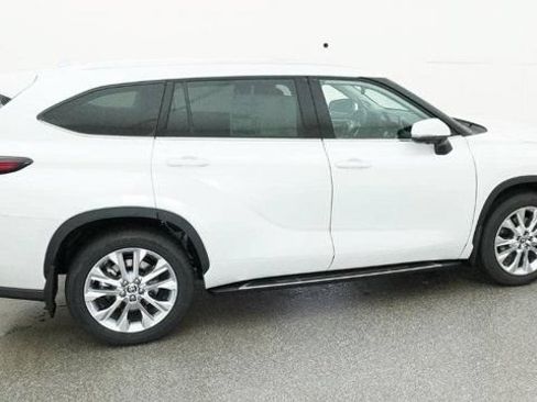New 2026 Toyota Highlander AWD image 9