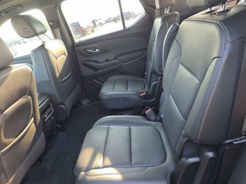 Used 2023 Chevrolet Traverse LT w/ LT Premium Package AWD/4WD image 18
