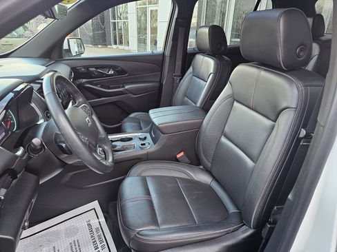 Used 2023 Chevrolet Traverse RS image 18