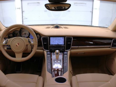 Used 2014 Porsche Panamera S image 53