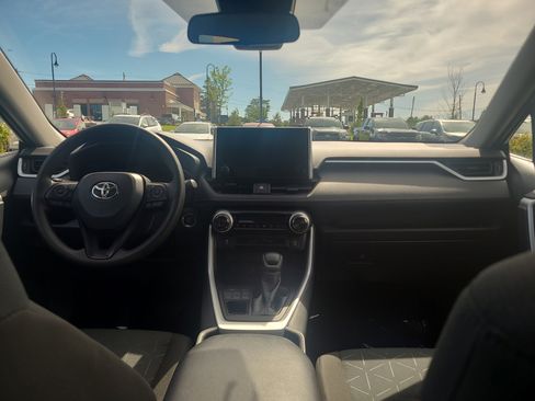 Certified 2025 Toyota RAV4 XLE AWD/4WD image 18