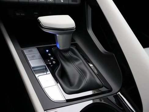 New 2025 Hyundai Elantra Limited image 39