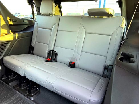 Used 2023 Chevrolet Tahoe Z71 w/ Luxury Package image 18