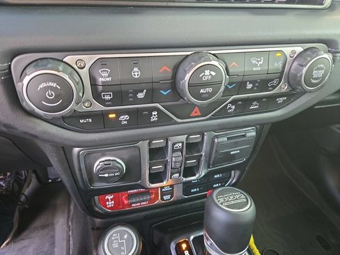 Used 2025 Jeep Wrangler Unlimited Rubicon 392 AWD/4WD image 31