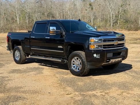 Used 2018 Chevrolet Silverado 3500 High Country w/ Duramax Plus Package image 7