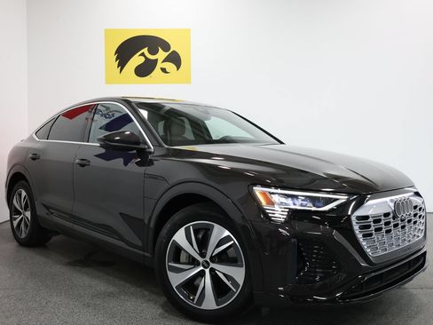 Used 2024 Audi Q8 e-tron Prestige w/ Prestige Package AWD/4WD image 2