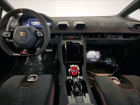 Used 2024 Lamborghini Huracan Sterrato image 22