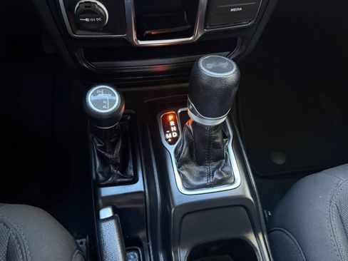 Used 2022 Jeep Wrangler Sport image 15