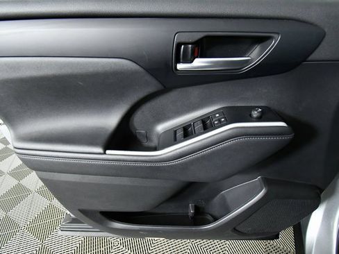 Used 2023 Toyota Highlander L image 21