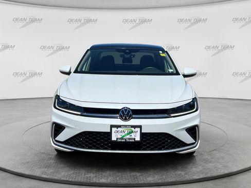 Used 2025 Volkswagen Jetta SE w/ Sunroof Package FWD image 2