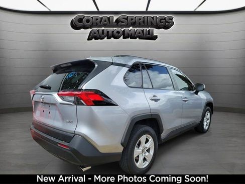 Used 2019 Toyota RAV4 XLE FWD image 2