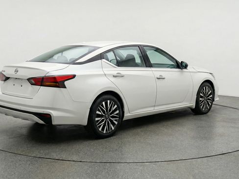 Used 2025 Nissan Altima 2.5 SV image 9