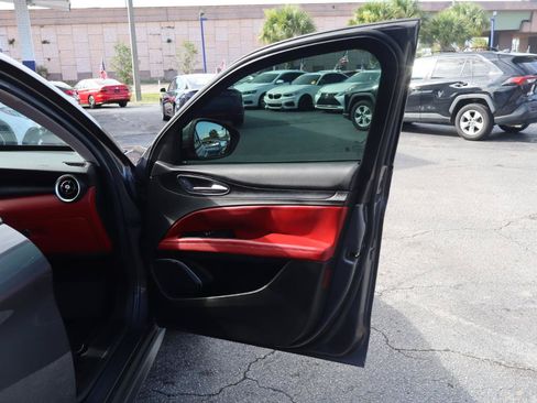 Used 2018 Alfa Romeo Stelvio AWD image 15