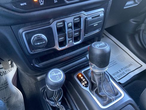 Used 2020 Jeep Wrangler Unlimited Sahara image 24