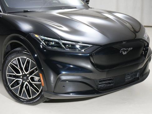 Used 2025 Ford Mustang Mach-E Premium image 8