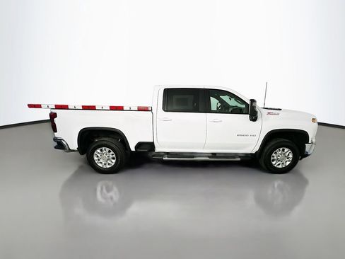 Used 2025 Chevrolet Silverado 2500 LT AWD/4WD image 8