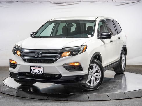 Used 2018 Honda Pilot LX image 1