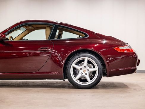 Used 2005 Porsche 911 Carrera RWD image 24