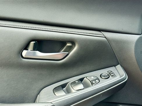 Used 2023 Nissan Sentra SV image 16