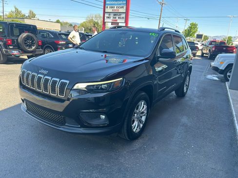 Used 2019 Jeep Cherokee Latitude w/ Popular Appearance Group AWD/4WD image 29
