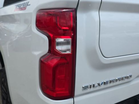 Used 2024 Chevrolet Silverado 1500 LT Trail Boss w/ LT Trail Boss Premium Package AWD/4WD image 34