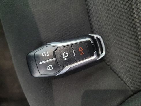 Used 2020 Ford Fusion SE FWD image 32