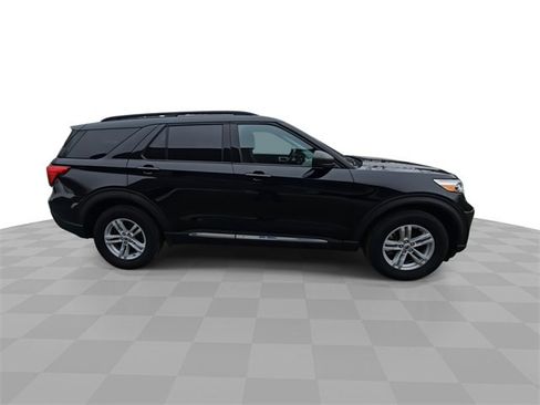 Used 2021 Ford Explorer XLT image 9