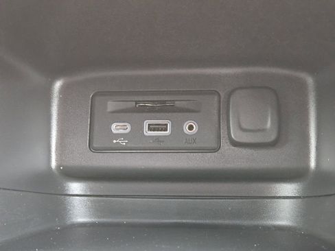 Used 2023 Chevrolet Equinox RS FWD image 22