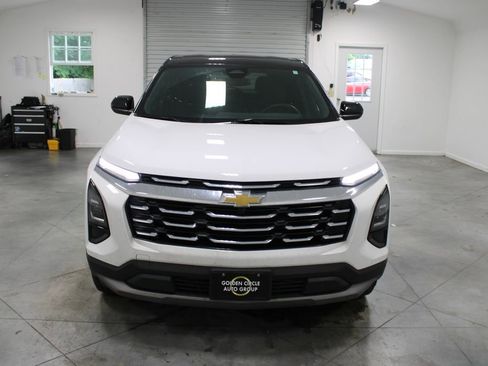 Used 2025 Chevrolet Equinox LT FWD image 3