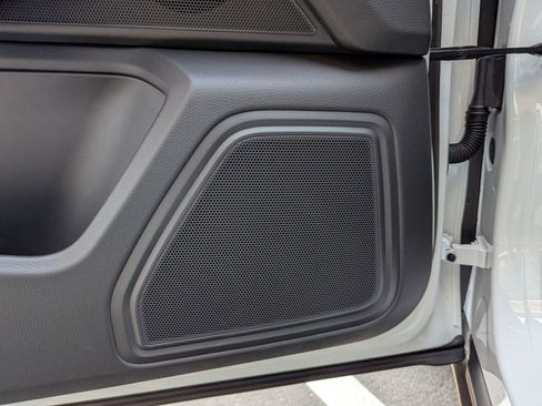 Certified 2025 Porsche Macan image 14