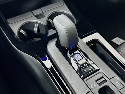 Used 2026 Toyota Prius Plug-In Hybrid FWD image 17