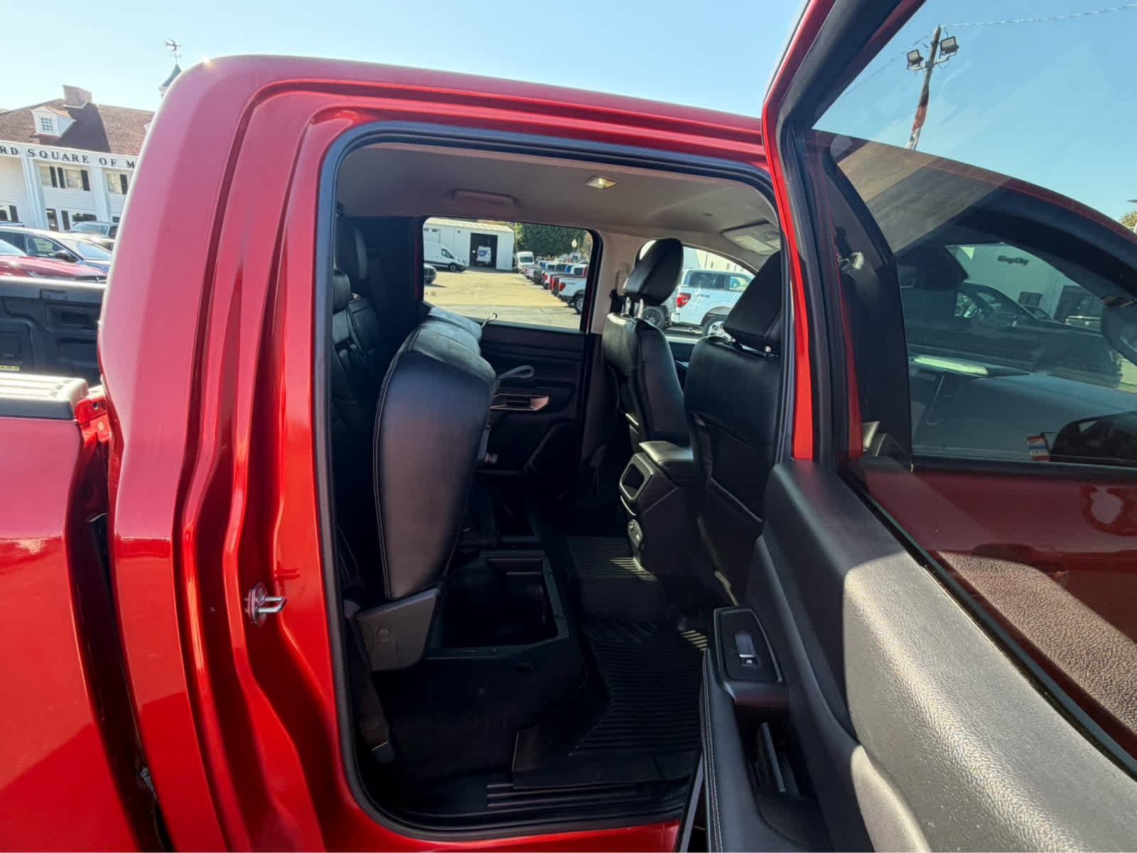 Used 2024 Ford Ranger Lariat w/ FX4 Off-Road Package AWD/4WD image 8