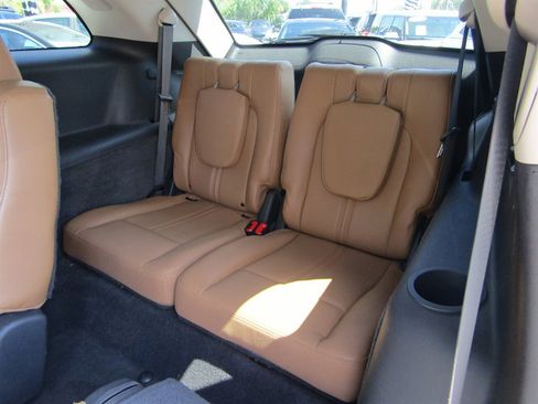 Used 2010 Lincoln MKT 2WD image 8