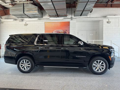 New 2025 Chevrolet Suburban Premier image 2