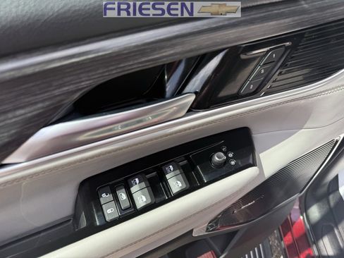 Used 2023 Jeep Wagoneer L Series III w/ Premium Group I image 10