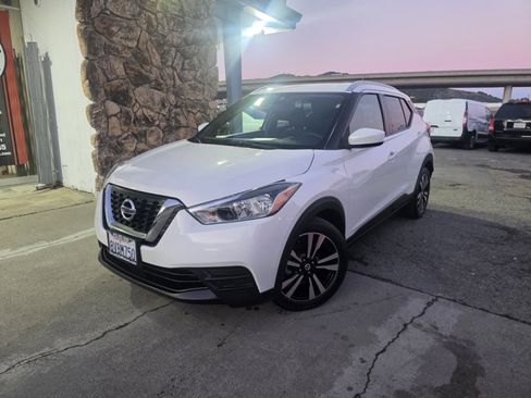 Used 2020 Nissan Kicks SV image 3