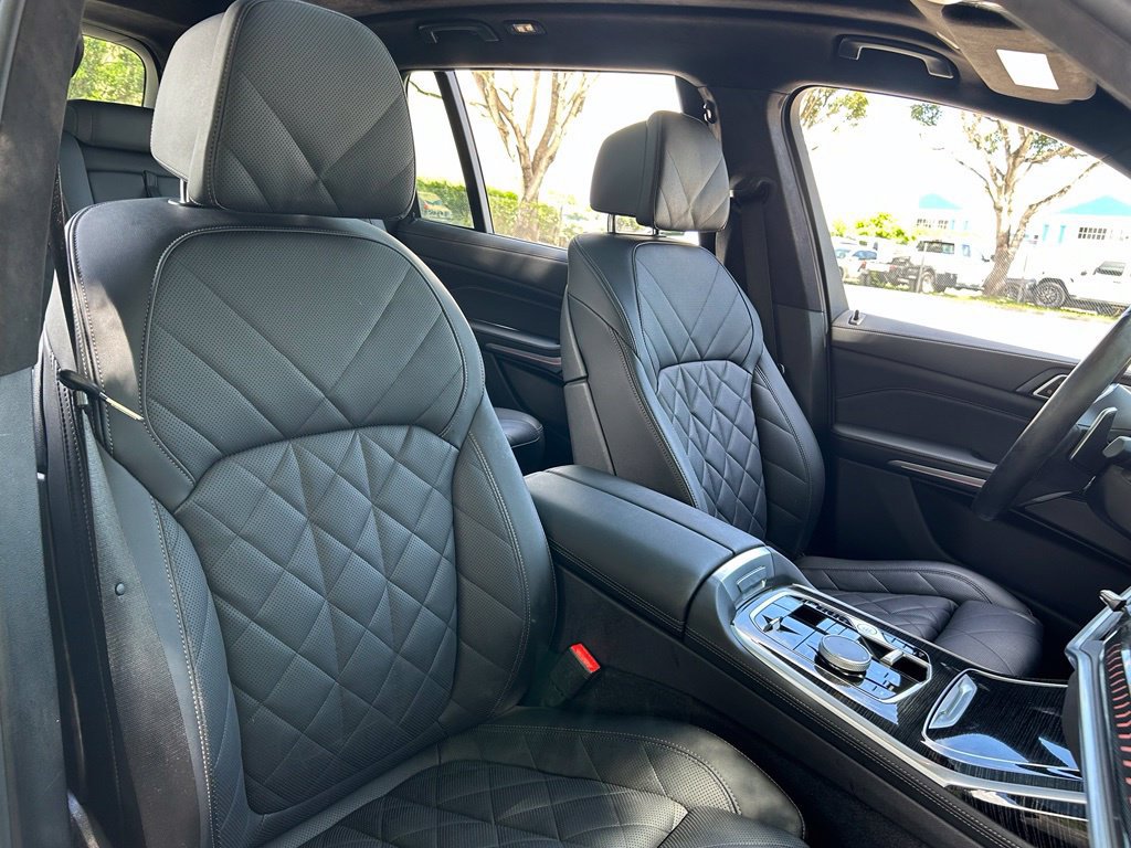 Used 2024 BMW X7 xDrive40i w/ M Sport Package AWD/4WD image 48