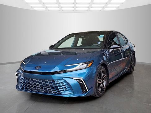 Used 2025 Toyota Camry XSE image 9