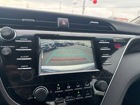 Used 2018 Toyota Camry LE image 23