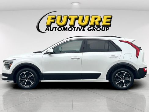 Used 2025 Kia Niro LX image 7