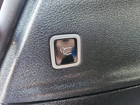 Used 2025 Chrysler Pacifica Select image 23