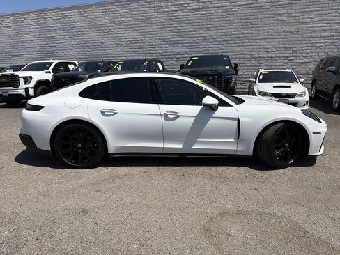 Used 2024 Porsche Panamera image 4