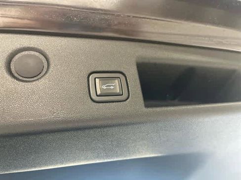 Used 2020 Chevrolet Equinox Premier image 34