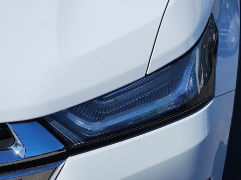 Used 2022 Chevrolet Traverse LT image 9