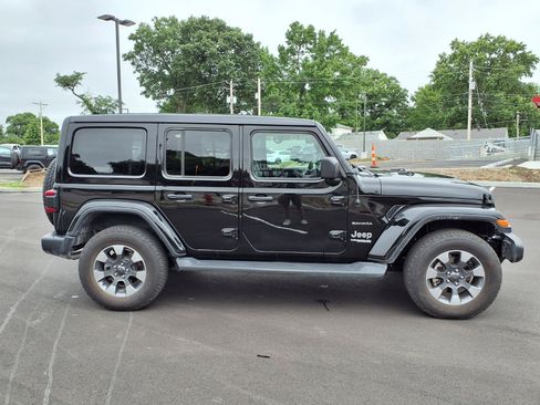 Used 2022 Jeep Wrangler Unlimited Sahara w/ LED Lighting Group AWD/4WD image 2