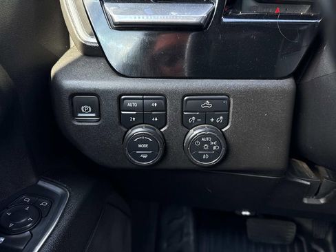 Used 2024 Chevrolet Silverado 2500 LT w/ Convenience Package image 11